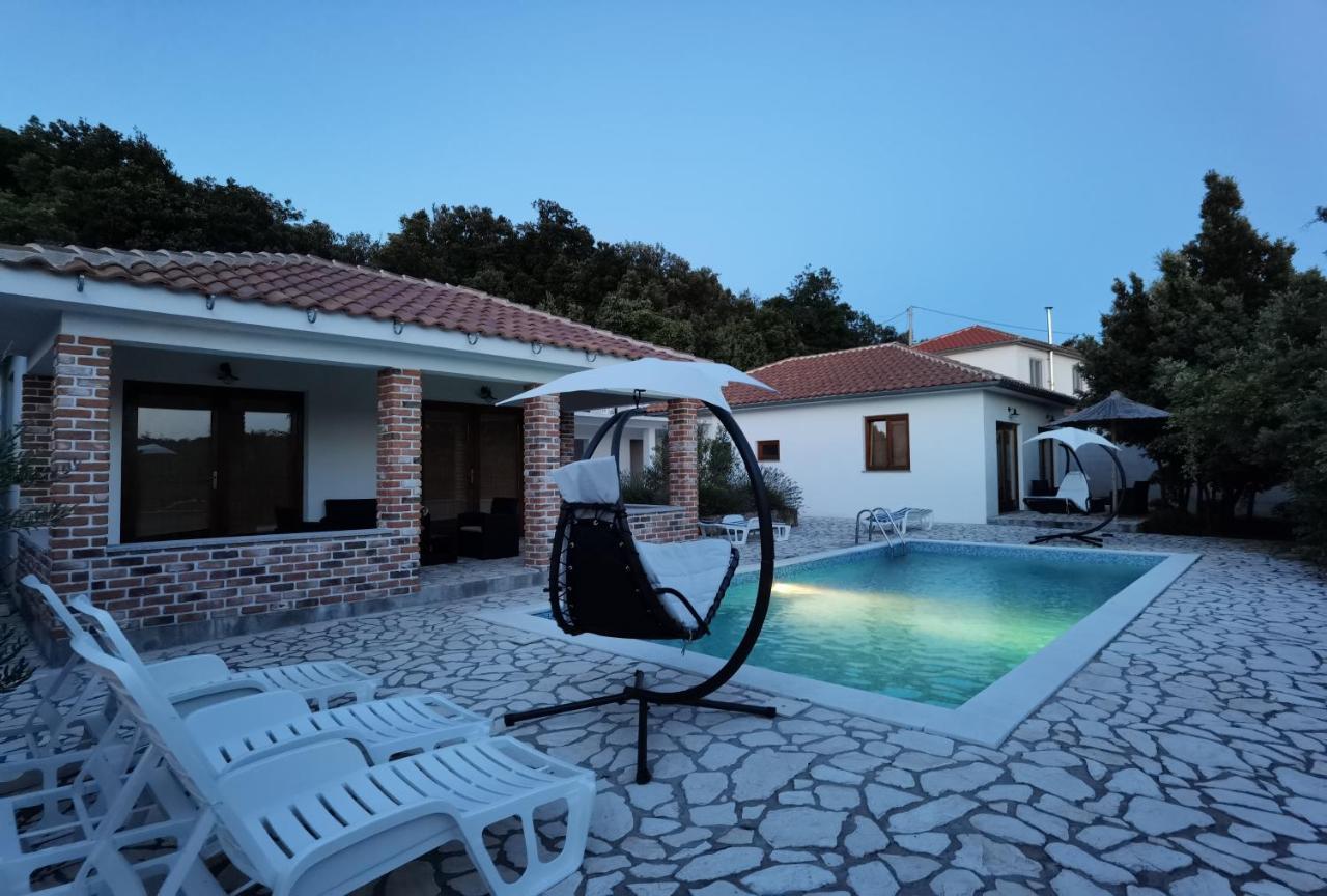 Holiday Homes Sintija Kampor Kültér fotó