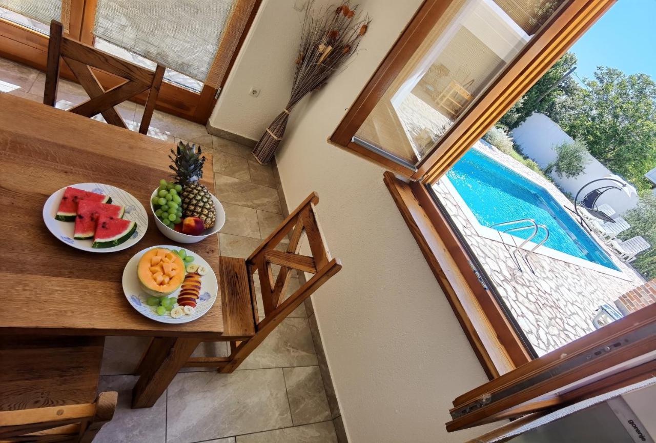 Holiday Homes Sintija Kampor Kültér fotó
