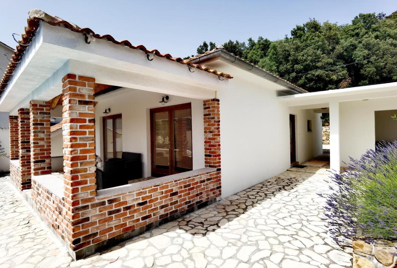 Holiday Homes Sintija Kampor Kültér fotó