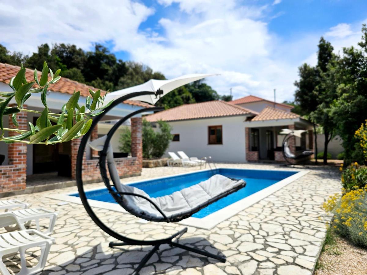 Holiday Homes Sintija Kampor Kültér fotó
