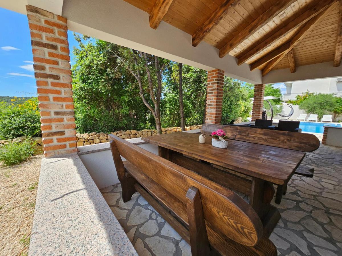 Holiday Homes Sintija Kampor Kültér fotó