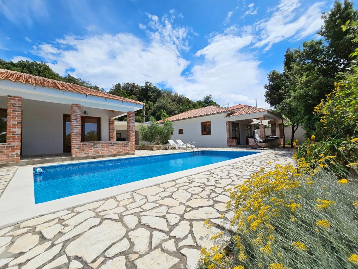 Holiday Homes Sintija Kampor Kültér fotó