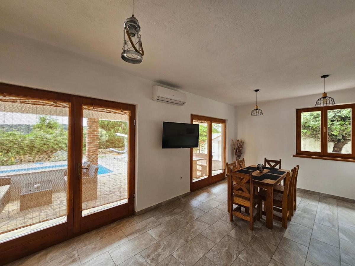 Holiday Homes Sintija Kampor Kültér fotó