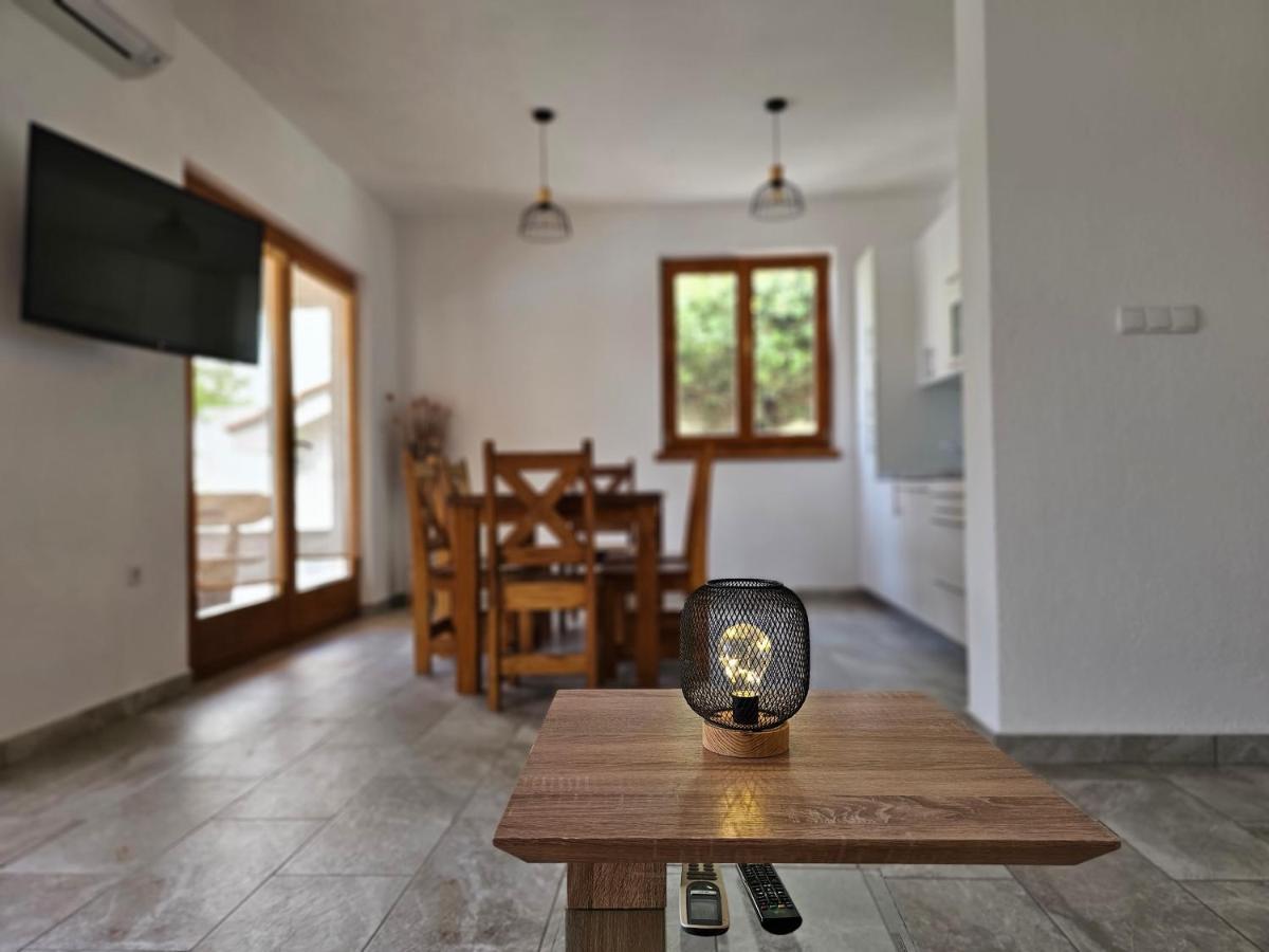 Holiday Homes Sintija Kampor Kültér fotó