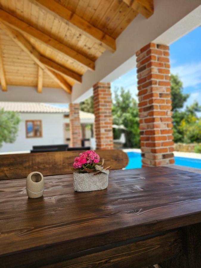 Holiday Homes Sintija Kampor Kültér fotó