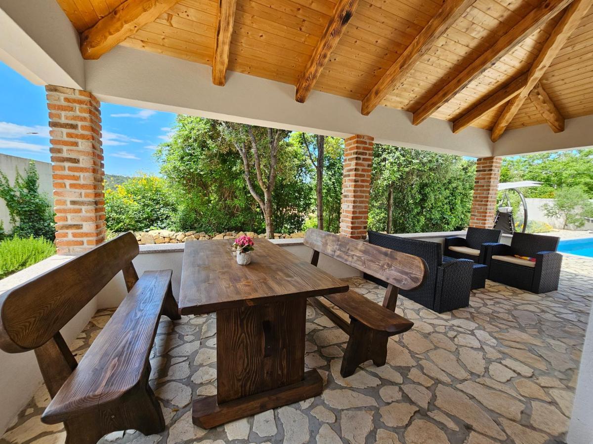 Holiday Homes Sintija Kampor Kültér fotó
