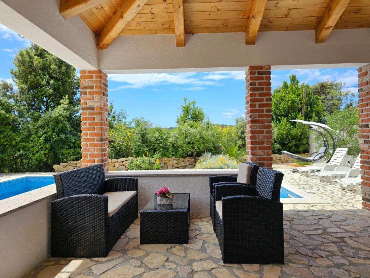 Holiday Homes Sintija Kampor Kültér fotó