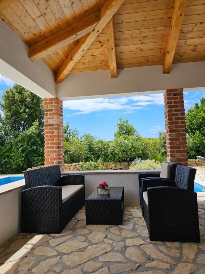 Holiday Homes Sintija Kampor Kültér fotó