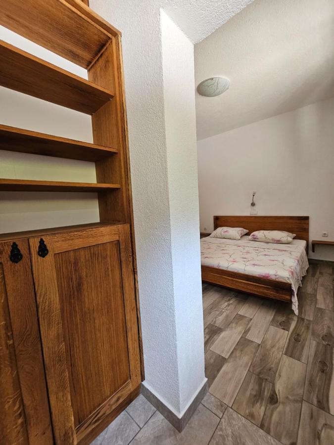 Holiday Homes Sintija Kampor Kültér fotó