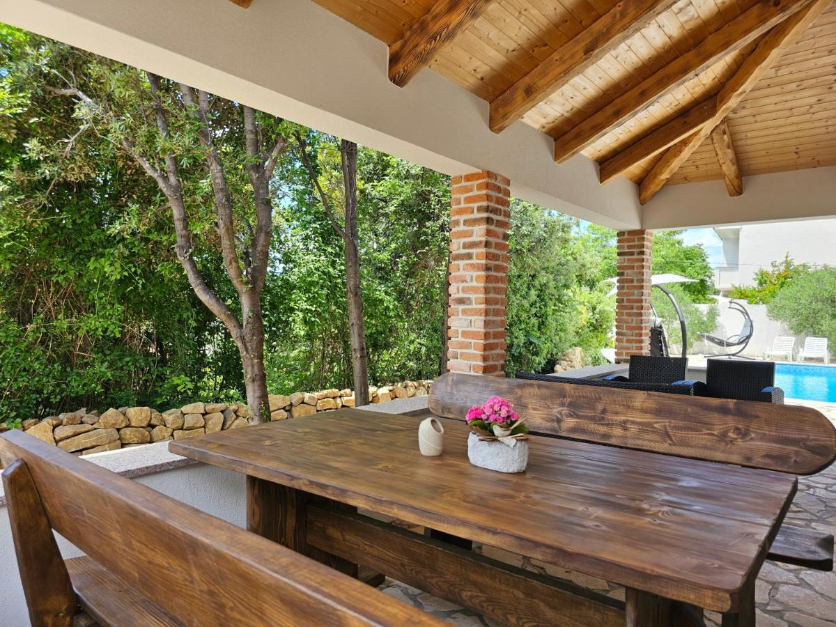 Holiday Homes Sintija Kampor Kültér fotó