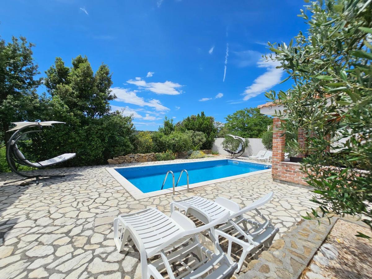 Holiday Homes Sintija Kampor Kültér fotó