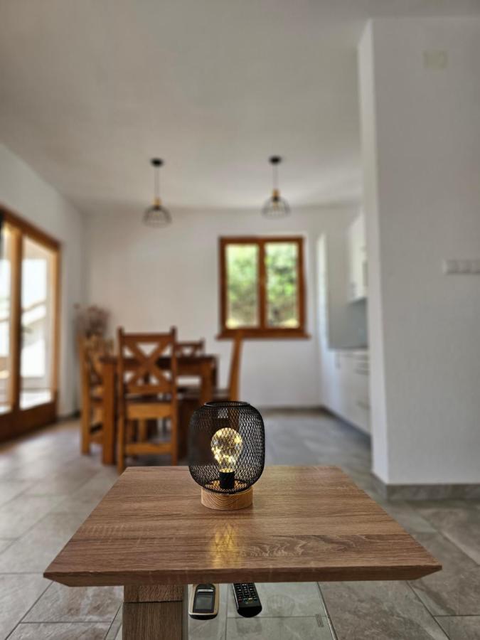 Holiday Homes Sintija Kampor Kültér fotó