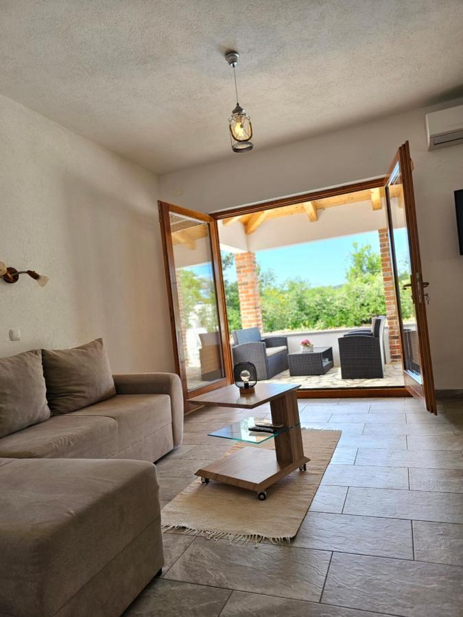 Holiday Homes Sintija Kampor Kültér fotó